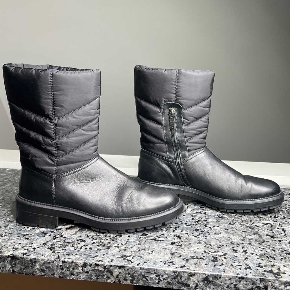 Aquatalia Lori Sz 9 Weatherptoof Leather and Nylon Lined Puffer Boots Lug Sole